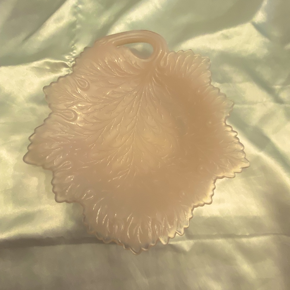 Shabby Chic Fenton Pink Milk Glass Leaf Shaped Dish Early 2000’s Bowl Plate